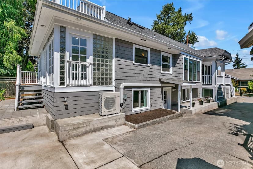 Property photo for 3829 Burke Avenue N, Seattle photo 30