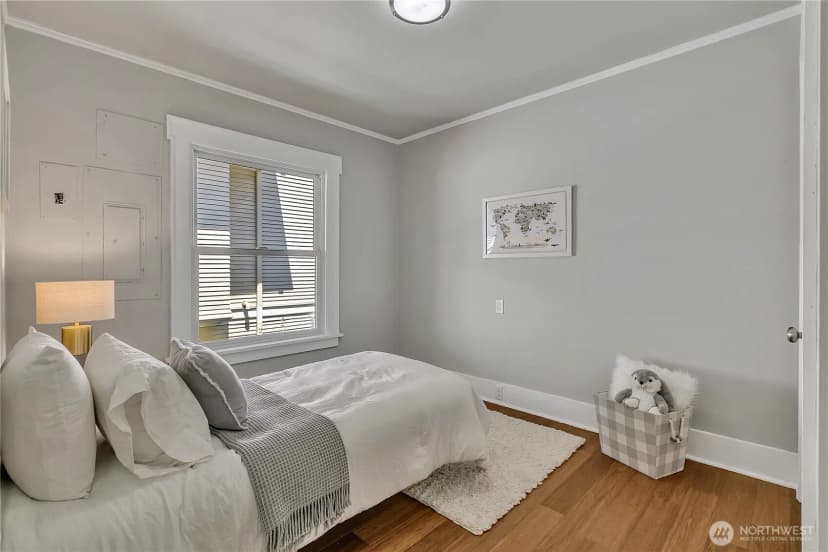 Property photo for 3829 Burke Avenue N, Seattle photo 16