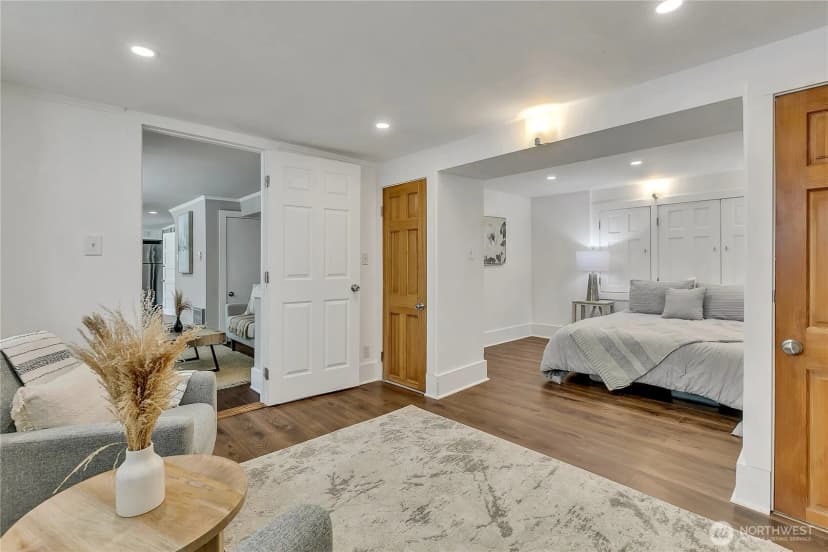 Property photo for 3829 Burke Avenue N, Seattle photo 26