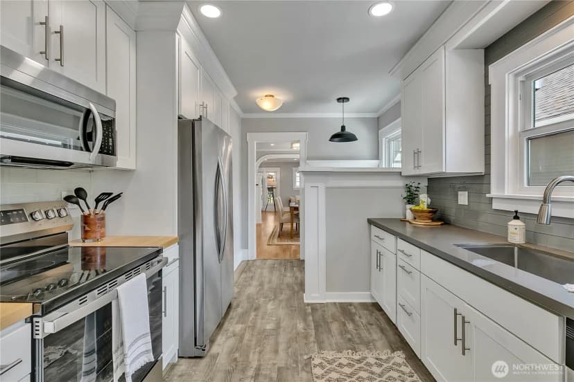 Property photo for 3829 Burke Avenue N, Seattle photo 13