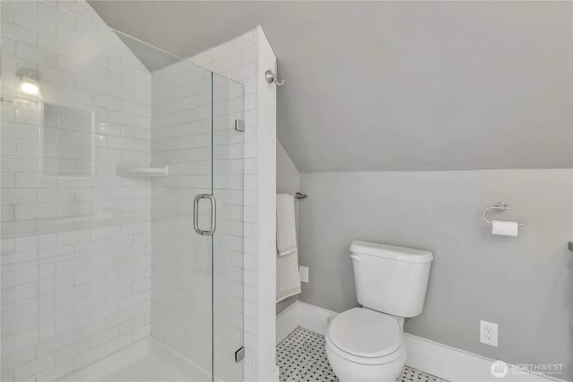 Property photo for 3829 Burke Avenue N, Seattle photo 8
