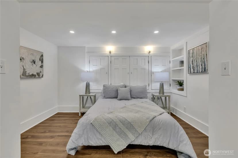Property photo for 3829 Burke Avenue N, Seattle photo 9