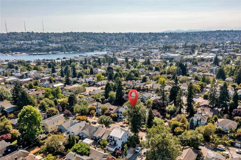 Property photo for 3829 Burke Avenue N, Seattle photo 35