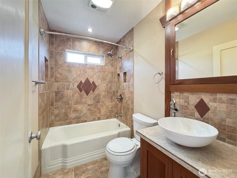 Property photo for 1124 E 4th Street, Port Angeles photo 15
