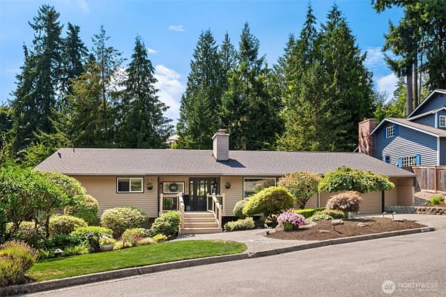 Property photo for 15815 Se 43rd Place, Bellevue photo 2