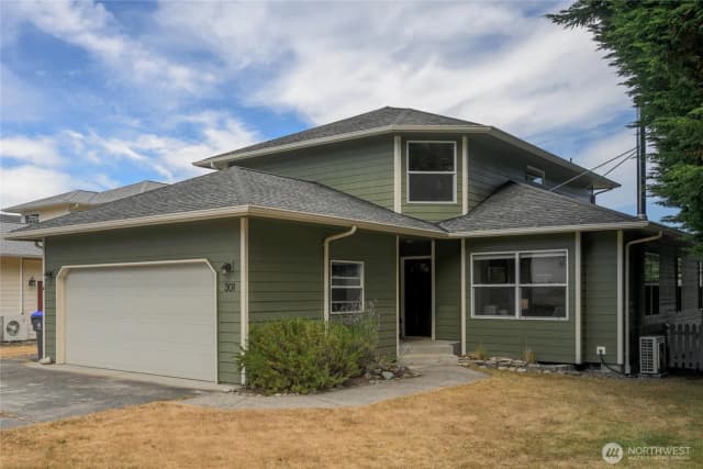 Property photo for 301 Nw Broadway Street, Coupeville