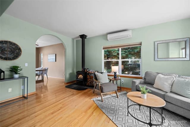 Property photo for 301 Nw Broadway Street, Coupeville photo 4