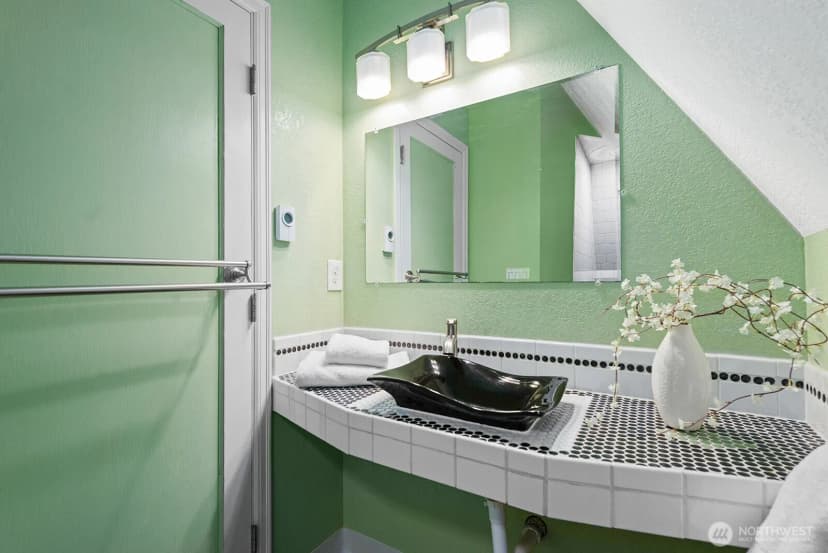 Property photo for 5735 25th Avenue Ne, Seattle photo 16