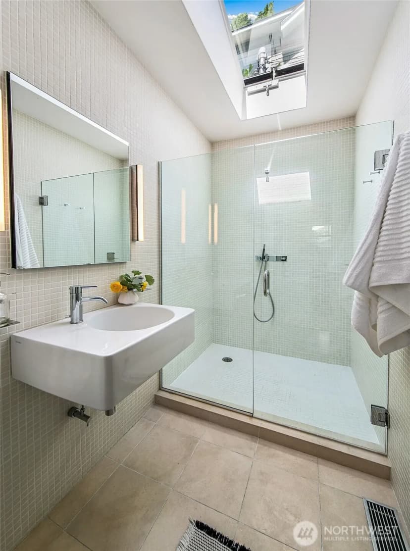 Property photo for 1525 Madrona Drive, Seattle photo 16