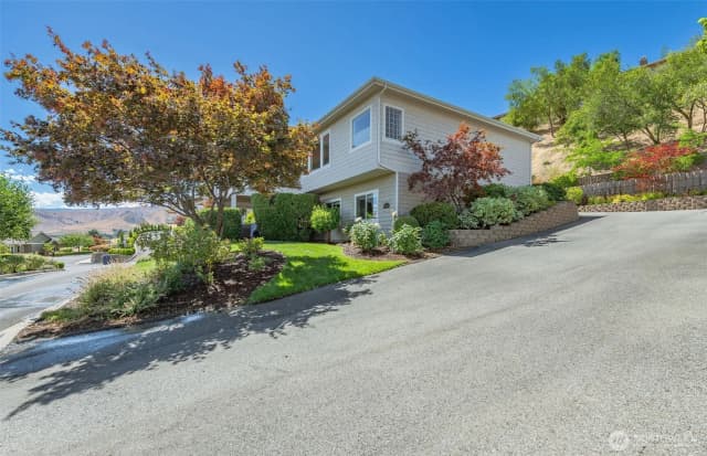 Property photo for 1884 Broadway Place, Wenatchee photo 3