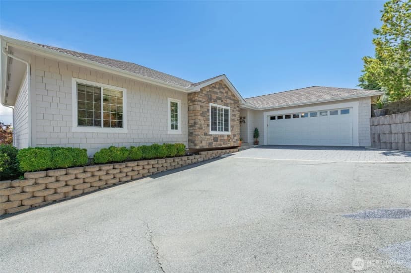 Property photo for 1884 Broadway Place, Wenatchee photo 4