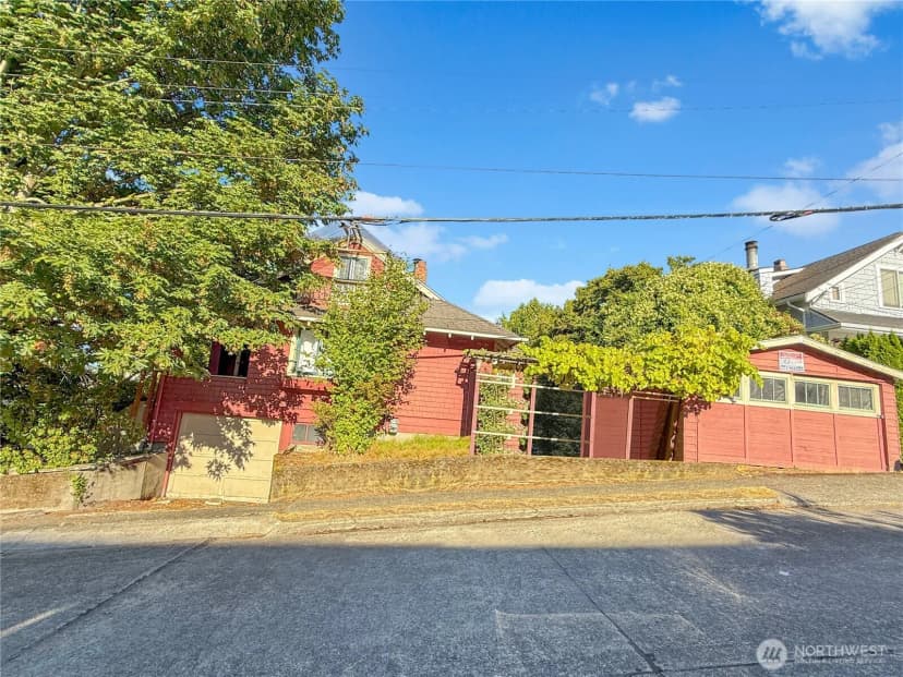 Property photo for 801 Newton Street, Seattle photo 5