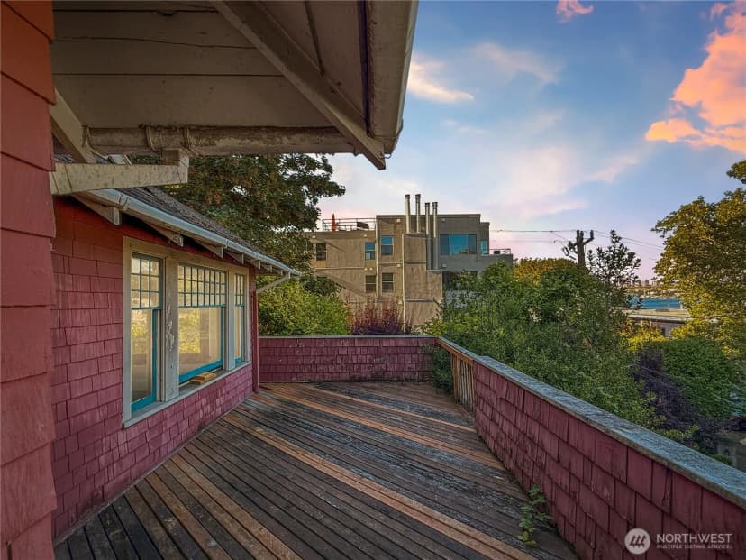 Property photo for 801 Newton Street, Seattle photo 7