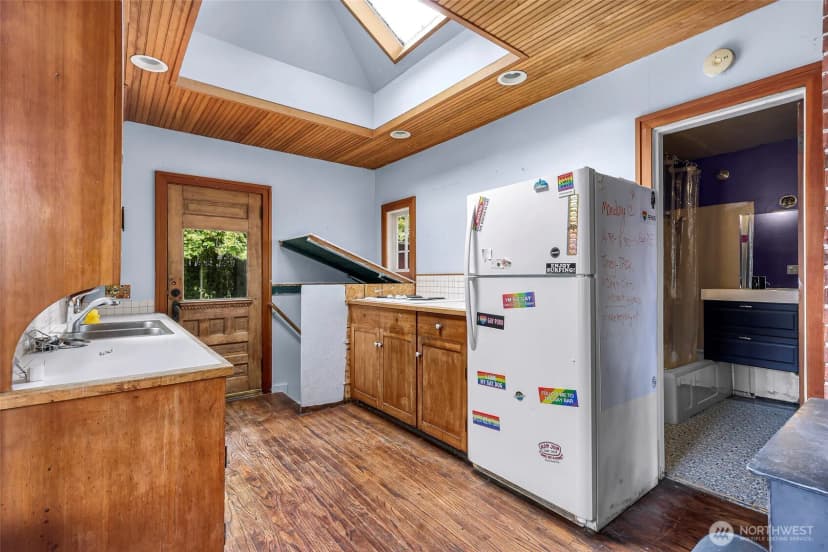 Property photo for 801 Newton Street, Seattle photo 12