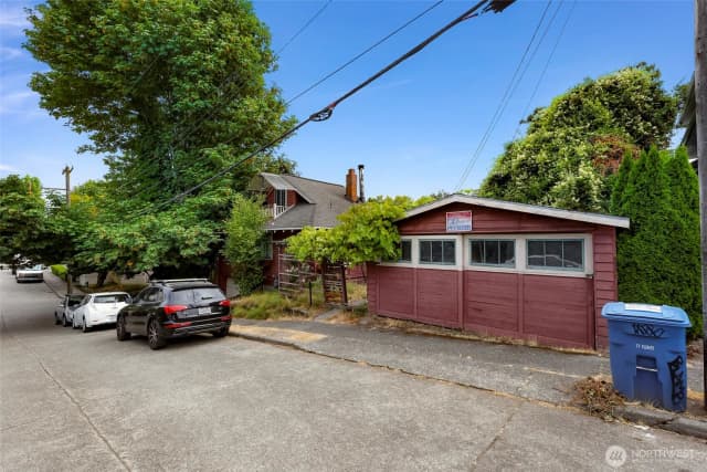 Property photo for 801 Newton Street, Seattle photo 4