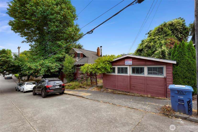 Property photo for 801 Newton Street, Seattle photo 4
