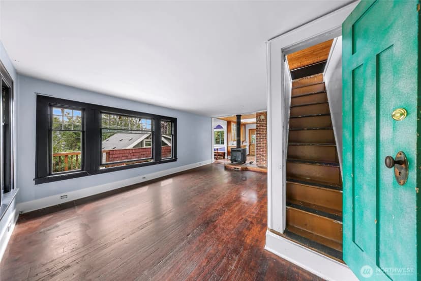 Property photo for 801 Newton Street, Seattle photo 9