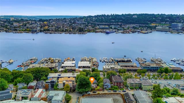 Property photo for 801 Newton Street, Seattle photo 3