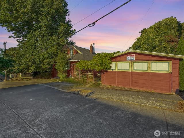 Property photo for 801 Newton Street, Seattle photo 2