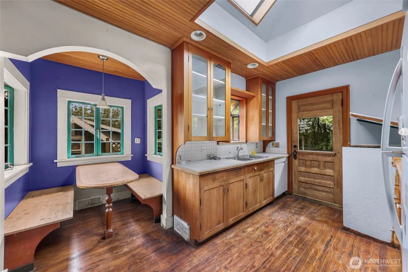 Property photo for 801 Newton Street, Seattle photo 11