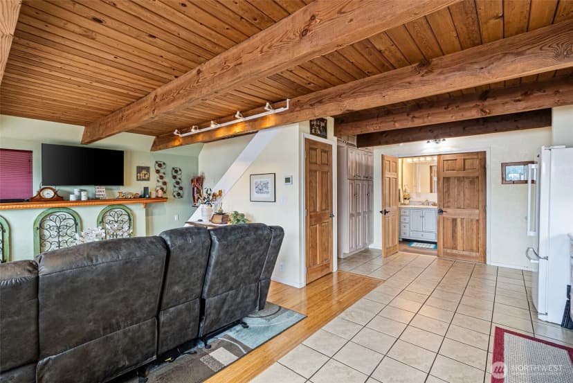 Property photo for 40 E Martha Reed Way, Shelton photo 15
