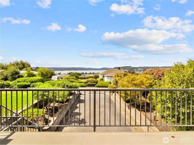 Property photo for 933 S Mountain View Avenue, Tacoma photo 3