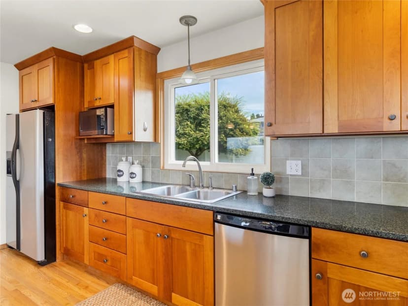 Property photo for 933 S Mountain View Avenue, Tacoma photo 17