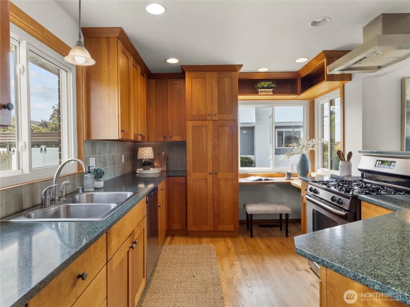 Property photo for 933 S Mountain View Avenue, Tacoma photo 16