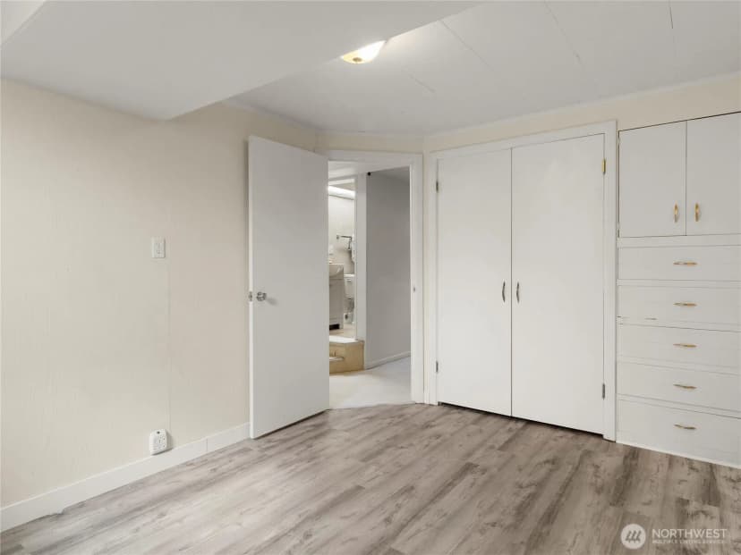 Property photo for 933 S Mountain View Avenue, Tacoma photo 32