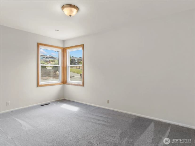 Property photo for 933 S Mountain View Avenue, Tacoma photo 24