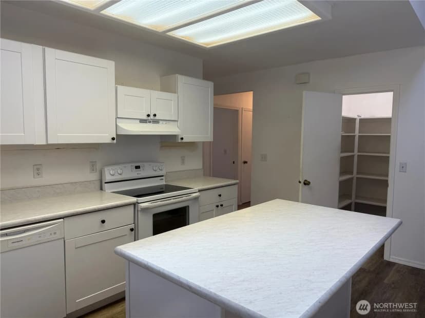 Property photo for 13208 Pacific Way, Long Beach photo 14