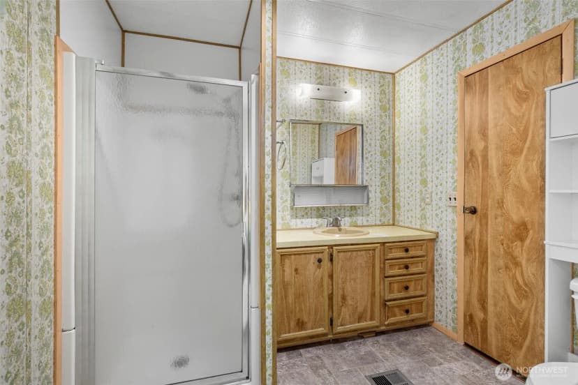 Property photo for 940 Yoder Lane Ne, Bremerton photo 16