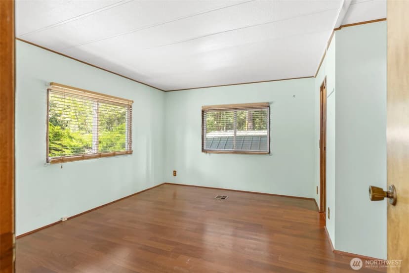 Property photo for 940 Yoder Lane Ne, Bremerton photo 13