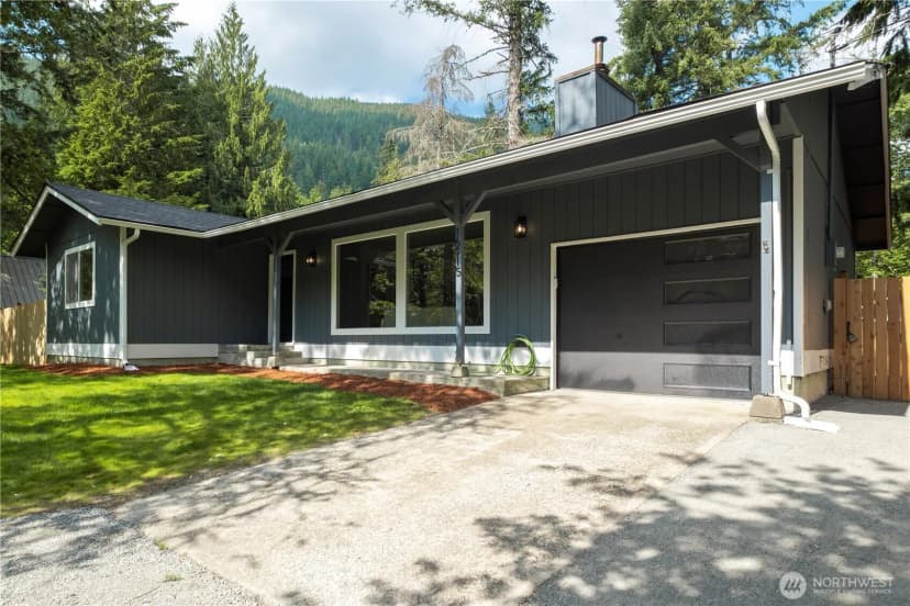 Property photo for 16915 424th Avenue Se, North Bend photo 2
