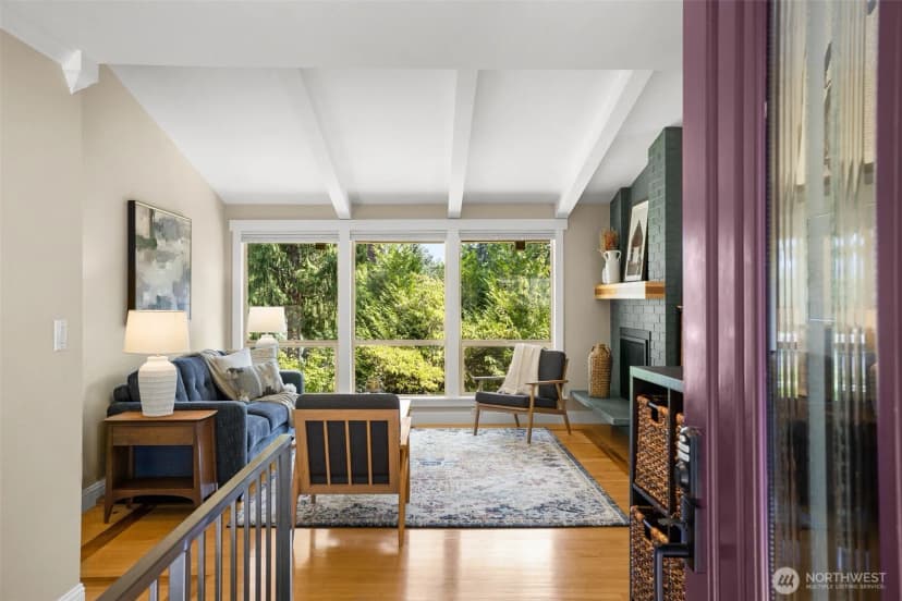 Property photo for 820 W Sunset Way, Issaquah photo 3