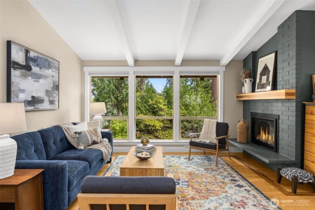 Property photo for 820 W Sunset Way, Issaquah photo 4