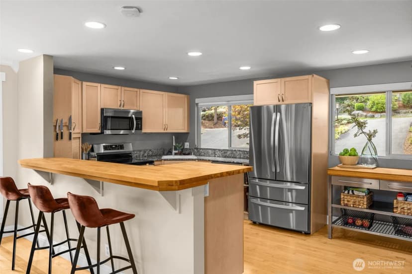 Property photo for 820 W Sunset Way, Issaquah photo 12