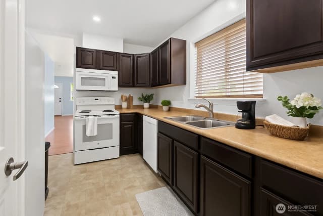 Property photo for 816 E 64th Street, Tacoma photo 4