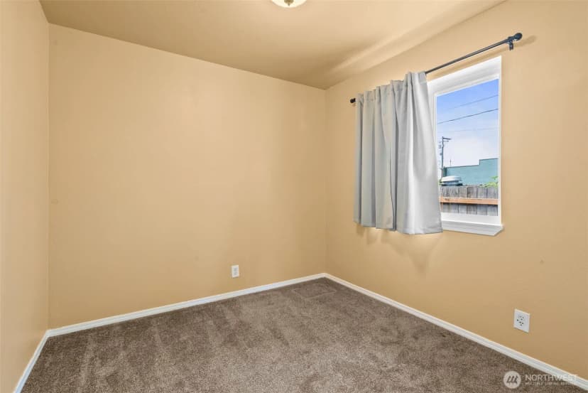 Property photo for 816 E 64th Street, Tacoma photo 9