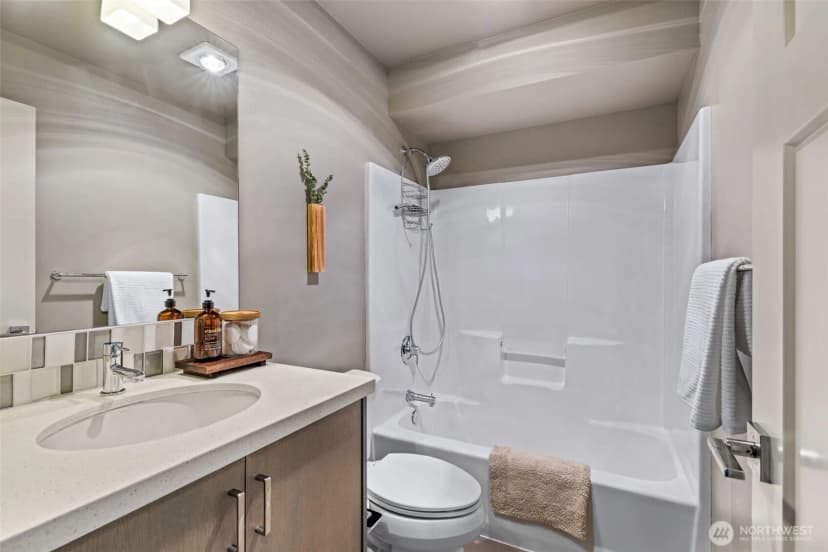 Property photo for 1616 E Yesler Way, Seattle photo 28