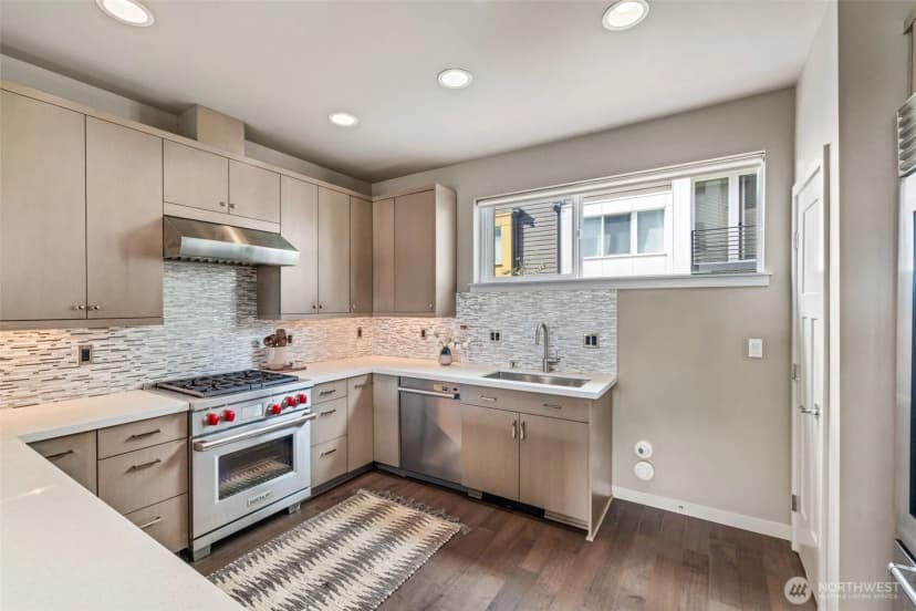Property photo for 1616 E Yesler Way, Seattle photo 12