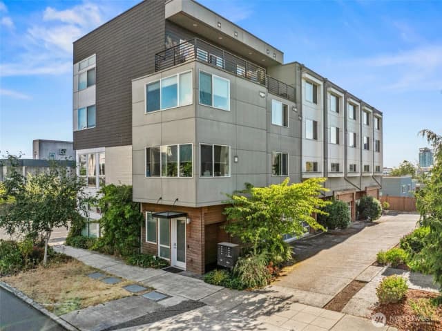 Property photo for 1616 E Yesler Way, Seattle photo 2