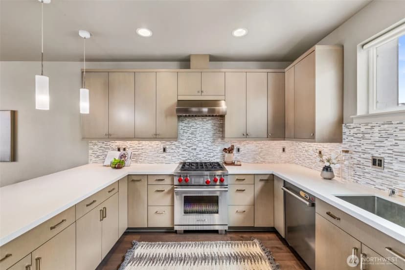 Property photo for 1616 E Yesler Way, Seattle photo 9