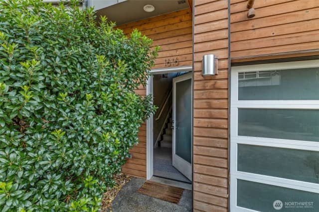 Property photo for 1616 E Yesler Way, Seattle photo 4