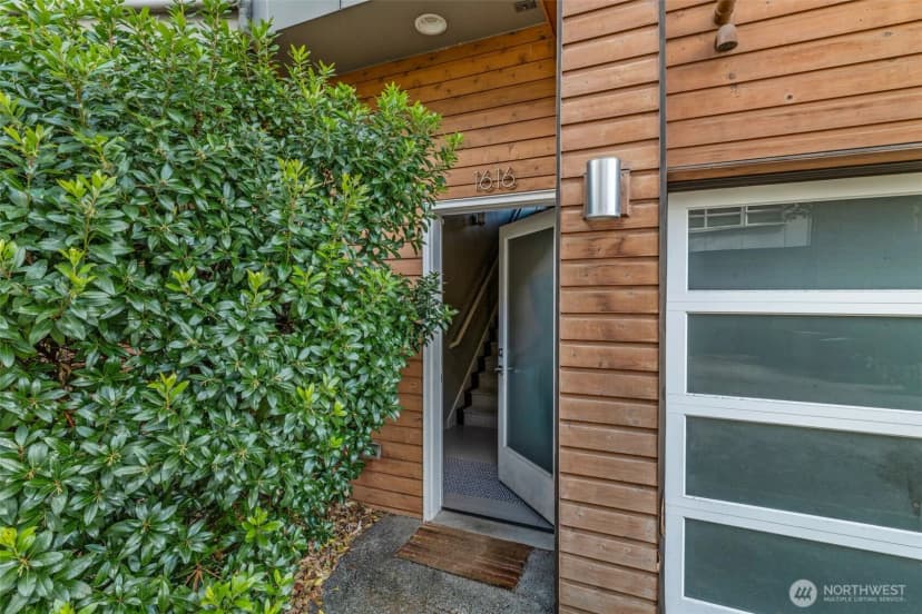 Property photo for 1616 E Yesler Way, Seattle photo 4