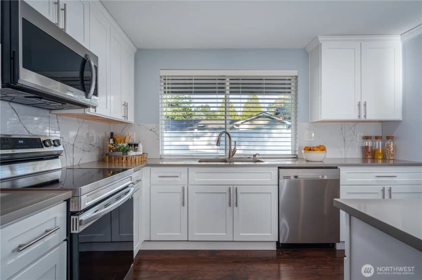 Property photo for 7501 89th Avenue Sw, Lakewood photo 8