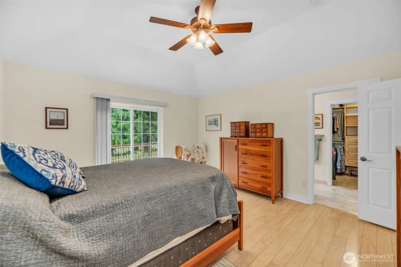 Property photo for 18005 252 Avenue Se, Maple Valley photo 16