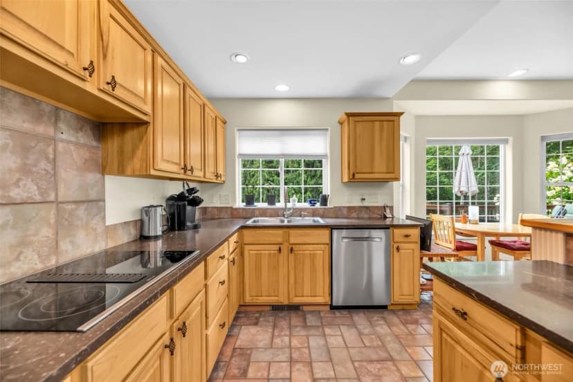 Property photo for 18005 252 Avenue Se, Maple Valley photo 5