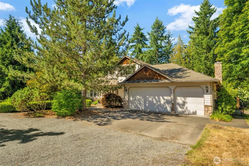 Property photo for 18005 252 Avenue Se, Maple Valley photo 2