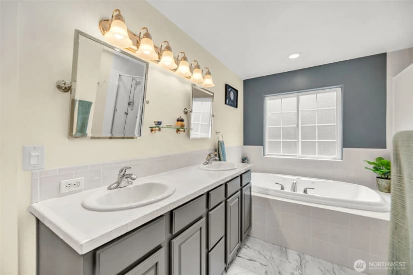 Property photo for 18005 252 Avenue Se, Maple Valley photo 17